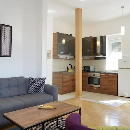 Center 2bdr Additional Living King Bed 4 Pers 公寓 *