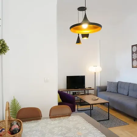 Center 2bdr Additional Living King Bed 4 Pers 公寓 *