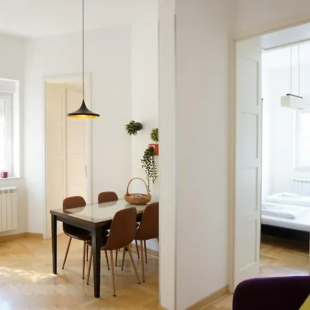 Center 2bdr Additional Living King Bed 4 Pers Apartmán