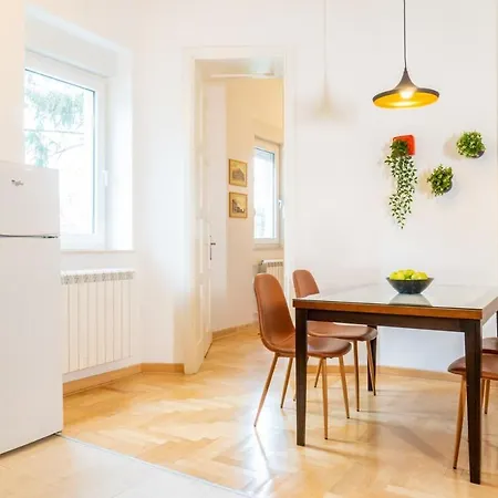 Apartmán Center 2bdr Additional Living King Bed 4 Pers *